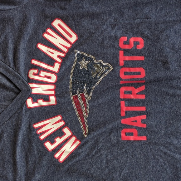 NFL Team Apparet New England Patriots Embellished V Neck Tee Shirt M Blue Red - Picture 12 of 16